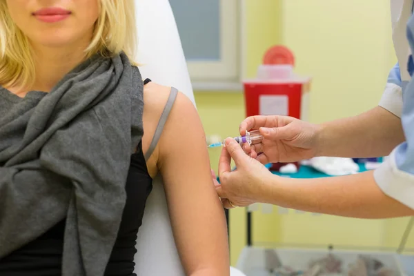 Förebyggande vaccinering mot virusinfektion. — Stockfoto