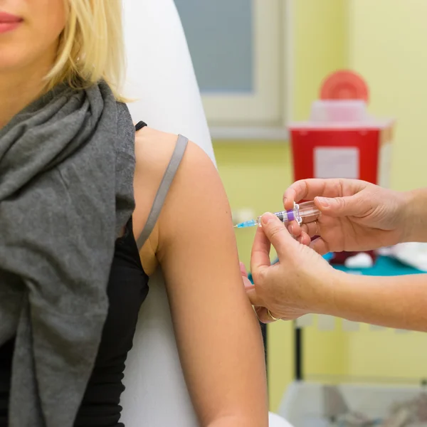 Vacinação preventiva contra a infecção pelo vírus . — Fotografia de Stock