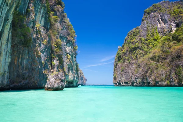 Maya bay, wyspy Phi Phi Le, Tajlandia. — Zdjęcie stockowe