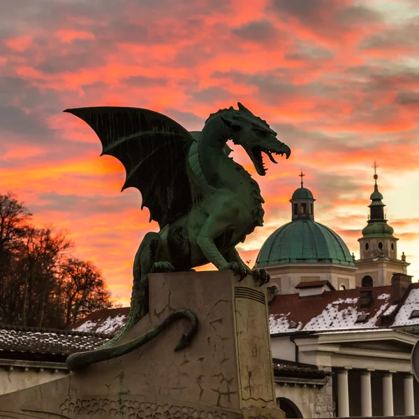 Dragon bridge, Liubliana, Eslovénia, Europa . — Fotografia de Stock