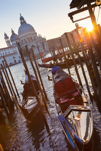 Góndolas en el Gran Canal de Vienice, Italia . — Foto de Stock