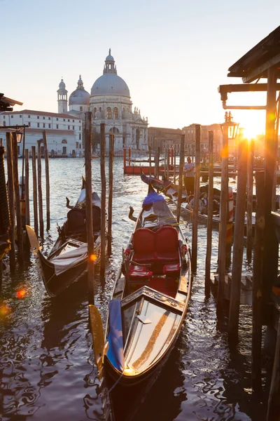 Góndolas en el Gran Canal de Vienice, Italia . — Foto de Stock