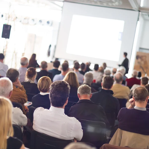 Audiencia en la sala de conferencias. — Foto de Stock