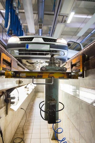 Car on service platform in garage. — Stock Photo, Image