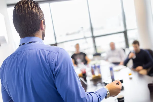 Apresentação de negócios em reunião corporativa. — Fotografia de Stock