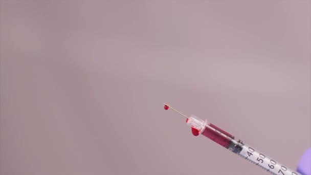 Makro Närbild Medical Syringe Needle Film Slow Motion Vaccininjektion Doktorn — Stockvideo
