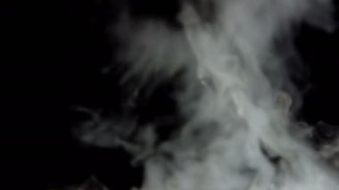 Kasırga dumanı siyah arka planda yumuşak, yüksek kaliteli görüntüler. Red Epic Dragon kamerasıyla çekildi..