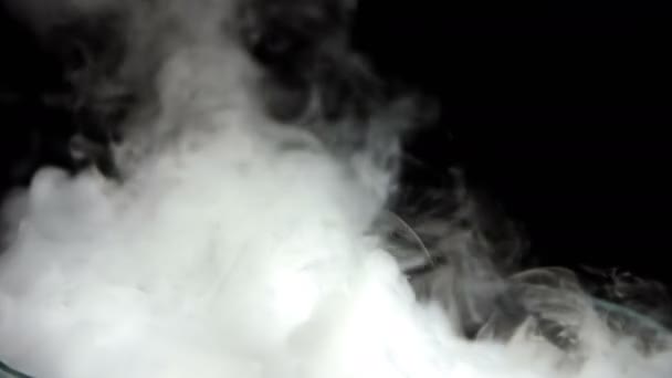 龙卷风烟雾在黑色背景软高质量的镜头 红色史诗龙相机拍摄 — 图库视频影像