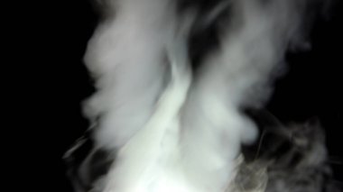 Kasırga dumanı hala siyah arkaplan fotoğrafında. Arkaplan, duvar kağıdı zarif web tasarımı, afişler, başlıklar, metinler ve benzeri şeyler için güzel bir patlama.