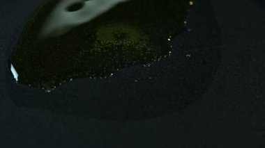 Kızartma Tavasına Tereyağı Ekler