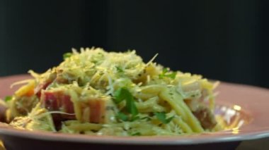 Tabakta Pişmiş Risotto Döndürme