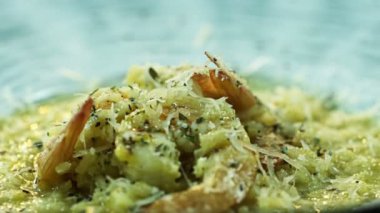 Tabakta Pişmiş Risotto Döndürme