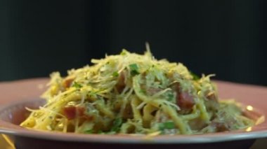 Tabakta Pişmiş Risotto Döndürme