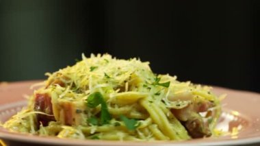 Tabakta Pişmiş Risotto Döndürme