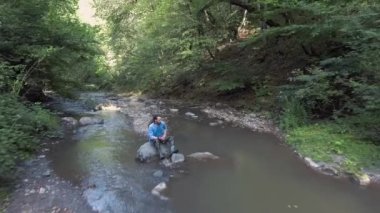 Geniş Nehirde Balıkçılık