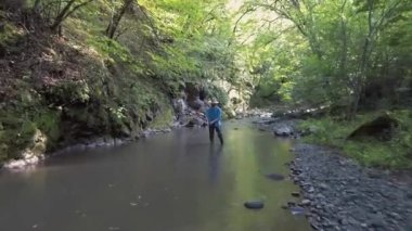 Geniş Nehirde Balıkçılık