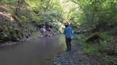 Geniş Nehirde Balıkçılık