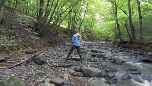 Pesca em Wide River — Vídeo de Stock