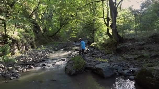 Memancing Di Sungai Lebar — Stok Video
