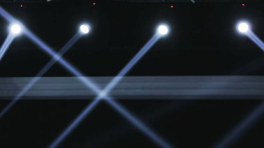 Sahne Dekorasyonunda Işıklar