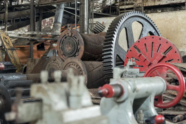 Huge cog wheel in industrial hall — Stock Photo, Image
