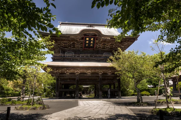 O somon, portão de entrada, no templo japonês em Kamakura — Fotografia de Stock