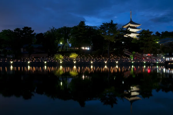 Sarusawaike Pond selama festival lentera Nara tokae — Stok Foto