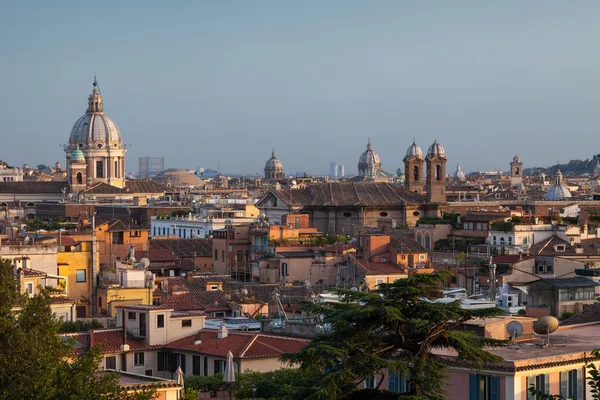 Крыши Рима — стоковое фото