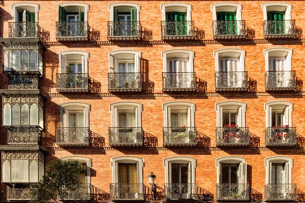 Façade extérieure de la maison à Madrid — Photo