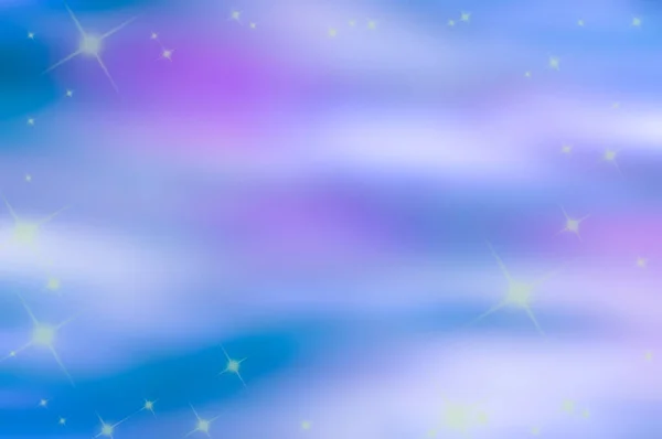 Bulanık noktalar ve yıldızlarla soyut mavi, beyaz ve mor arkaplan,