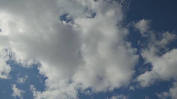 Μπλε Ουρανό Άσπρα Σύννεφα Τοπίο Λευκά Σύννεφα Cumulus Σύννεφο Cloudscape — Αρχείο Βίντεο