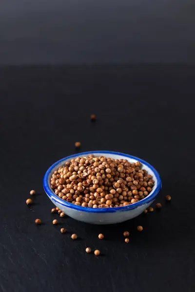 Food Ingredient Concept Organic Coriander Seed Ceramic Bowl Black Slate — Stock Photo, Image