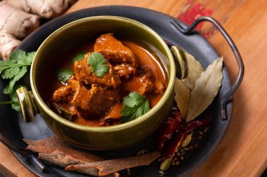 Yemek Konsepti Ev Yapımı Biftek Masala Körisi Masala baharatları ile fotokopi alanı ile