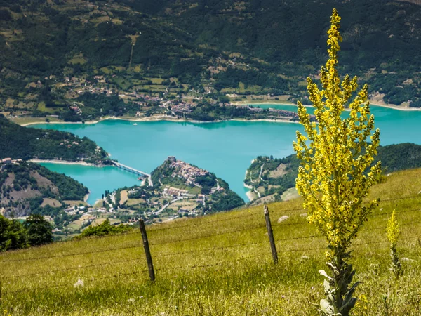 Lago del Turano — Stockfoto