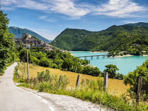 Lago del Turano — Stock Photo, Image