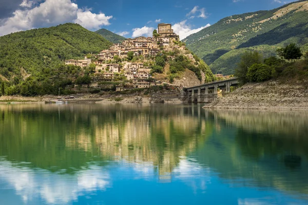 Lago del Turano — Stockfoto