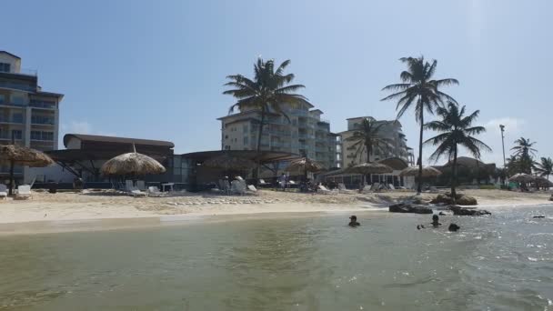 Colon Panama Feb 2021年2月8日在巴拿马科隆美丽的加勒比建筑上的Playa Escondida Luxury度假村 — 图库视频影像