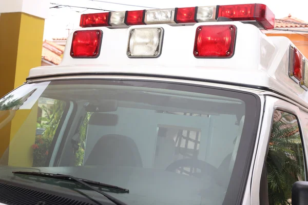 Front part of an ambulance looking for the patient — Stock Photo, Image