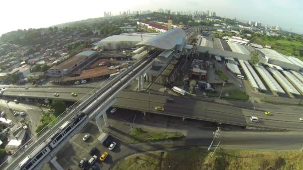Panama City, Panama - 5 listopada: Metro w Panamie system transportu metropolitalnego, który został zainaugurowany na 5 kwietnia 2014 roku. Składa się z jednej linii 8.5 mili służący 12 stacji w Panama City, Panama na 5 listopada 2014 — Wideo stockowe