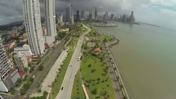 Aerial view of morning traffic on Balboa avenue in Panama City skyscrapers skyline. — Stock Video