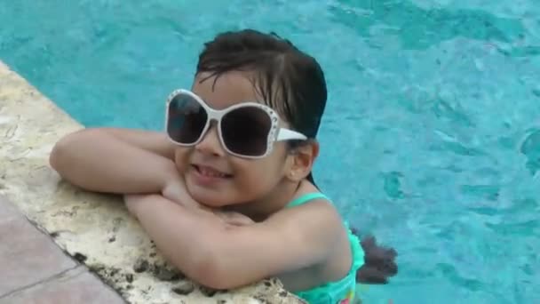 Happy little girl in the pool — Stock Video