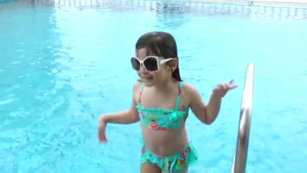 Little girl dancing in the pool — Stock Video