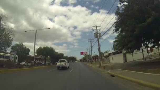 10 Mar 2015 - Managua, Nicaragua: Kuzey karayolu Managua, Nikaragua, Managua 10 Mar 2015 tarihinde tüm Orta Amerika'da bağlayan ana karayolu. — Stok video