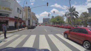 San Jose, Kosta Rika - Mayıs 2015: 6 Mayıs 2015 Avenida orta sokakta San Jose Pov, sanki içinde bir milyondan fazla insan her gün getiriyor ülkenin en önemli çalışma alanı