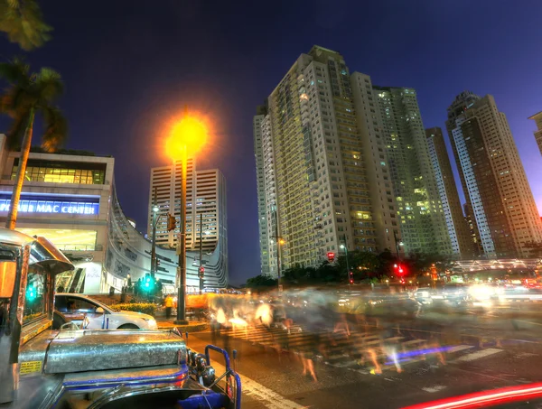 Manilla - 17 mei: Zonsondergang van Bonifacio Global City in Taguig City — Stockfoto