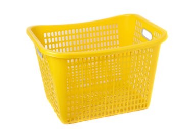 beyaz zemin üzerine plastik sepet