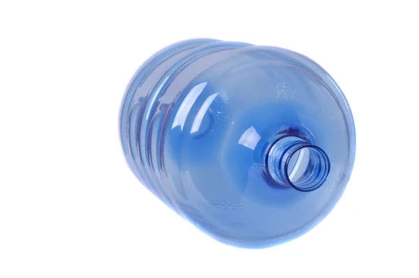 Prázdnou modrou průzračnou vodou galon na bílém pozadí — Stock fotografie