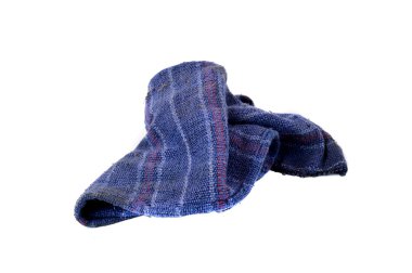 Beyaz arka plan üzerinde eski kullanılan mavi bez toz bezi