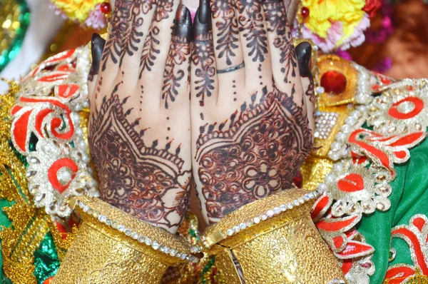 Henna On Hands Of Indonesian Wedding Bride — Stock Photo, Image