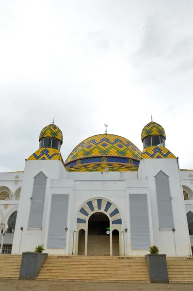 La cupola della moschea contro il cielo blu — Foto Stock